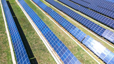 Açık hava güneş enerjisi santrali. Yeşil enerji