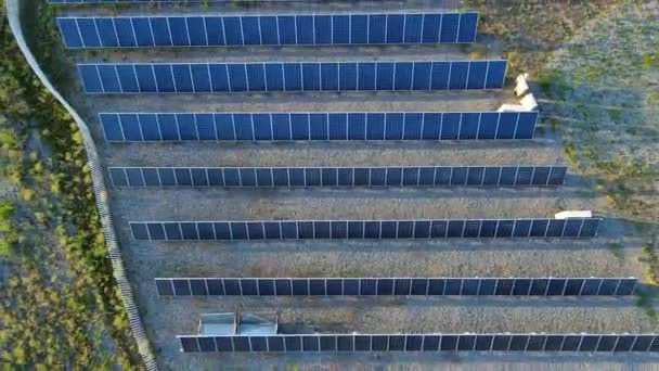 Subiendo Por Encima Estación Del Panel Solar Energía Verde — Vídeos de Stock