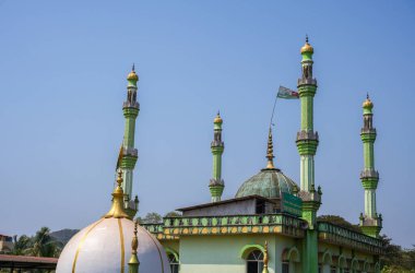 GOA, Hindistan - 28 Şubat 2024: Sünni Camii 'nin üst kısmı Shani Madina.