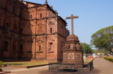 Eski GOA, Hindistan - 27 Şubat 2024: The Cross of Basilica Bom Jesus. Antik Mimari.