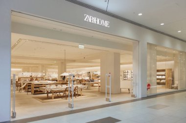 Almaty, Kazakistan - 19 Şubat 2025 Zara Home Store. Türk giyim markası                               
