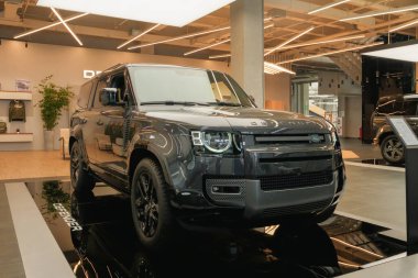 Almaty, Kazakistan - 13 Mart 2025: Land Rover Defender 130 sergi salonunda. İngiliz otomobil üreticisi                             