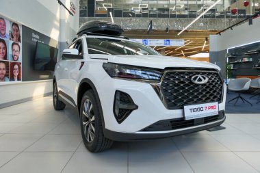 Almaty, Kazakistan - 13 Mart 2025: Chery Tiggo 7pro sergi salonunda. Çinli otomobil üreticisi          