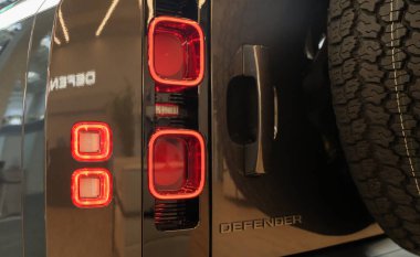 Almaty, Kazakistan - 13 Mart 2025: Arka ışık Land Rover Defender 130. İngiliz otomobil üreticisi                           