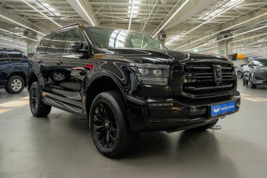 Almaty, Kazakistan - 13 Mart 2025: Black Tank 500 sergi salonunda. Çinli otomobil üreticisi                          