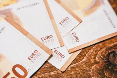 İçinde Euro yazan banknotların bir kısmı. Avrupa Birliği Para Birimi                             