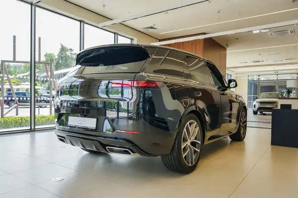Almaty, Kazakistan - 29 Mayıs 2025: Range Rover Sport 'un arka tarafı. Birinci sınıf SUV.                           