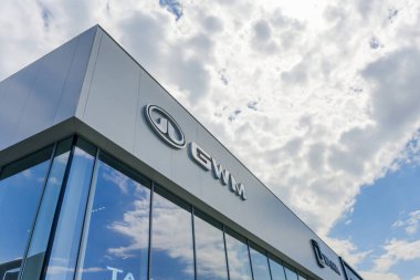 Almaty, Kazakistan - 29 Mayıs 2025: GWM araba galerisi binası. Çinli bir özel otomobil imalat şirketi.                           