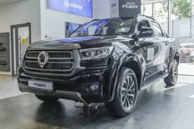 Almaty, Kazakistan - 29 Mayıs 2025: GWM Poer sergi salonunda. Çinli araba markası