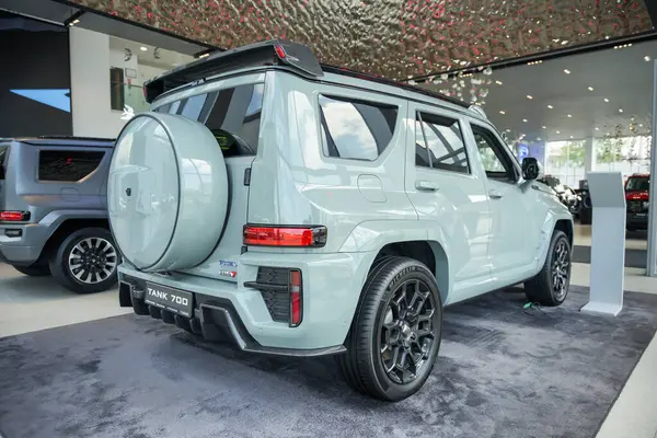 Almatı, Kazakistan - 29 Mayıs 2025: Tank 700 2025 'in Arkası sergi salonunda. Çinli araba markası                            