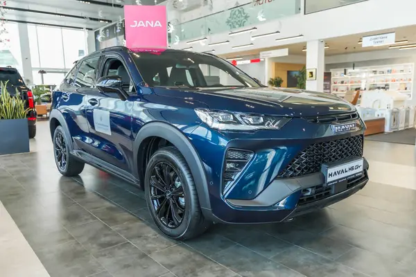Almaty, Kazakistan - 29 Mayıs 2025: Haval H6 GT sergi salonunda. Çinli araba markası