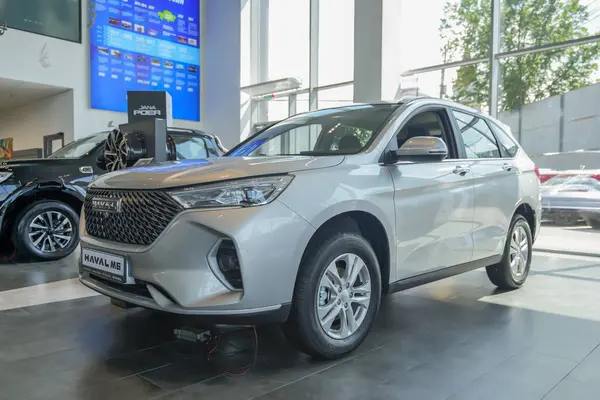 Almaty, Kazakistan - 29 Mayıs 2025: Haval M6 sergi salonunda. Çinli araba markası                     
