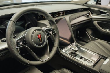 Almaty, Kazakistan - 11 Haziran 2025: Hongqi H5 deri döşeme. Çinli otomobil üreticisi                            