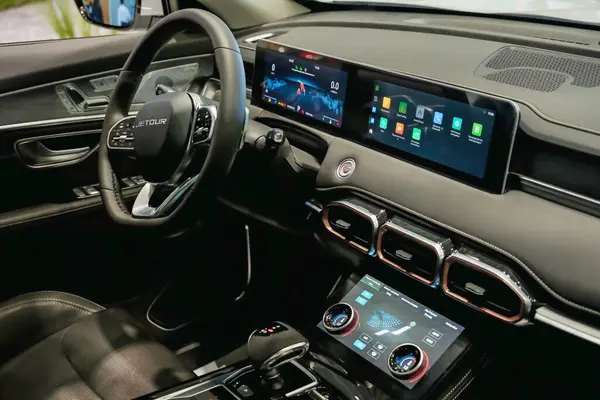 Almaty, Kazakistan - 11 Haziran 2025: Jetour X70 Plus 'ın içi. Çinli otomobil üreticisi                      