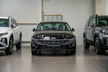 Almaty, Kazakistan - 28 Temmuz 2025: Yeni Siyah Hyundai Elantra otoparkta. Koreli araba üreticisi              