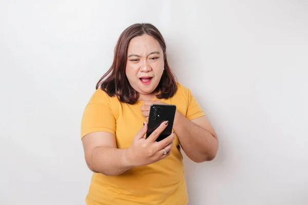 Das Wütende Und Verrückte Gesicht Einer Asiatischen Frau Gelbem Hemd — Stockfoto