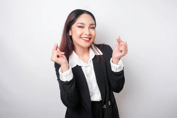 Een Aantrekkelijke Jonge Aziatische Vrouw Draagt Een Zwart Pak Voelt — Stockfoto