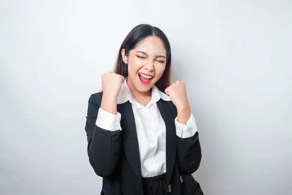 Een Jonge Aziatische Zakenvrouw Met Een Gelukkige Succesvolle Uitdrukking Dragen — Stockfoto