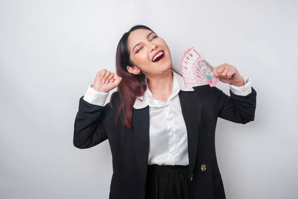 Een Jonge Aziatische Zakenvrouw Met Een Gelukkige Succesvolle Uitdrukking Zwart — Stockfoto