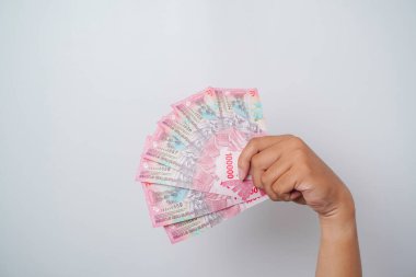 2022 'de basılan 100.000 Rupilik yeni banknotların portresi. Endonezya Rupisi