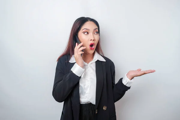 Shocked Asian Businesswoman Wearing Black Suit Pointing Copy Space Her — Stock Photo, Image