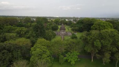 Endonezya 'daki Prambanan tapınağının bir parçası olan Candi Bubrah' ın hava manzarası