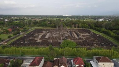 Endonezya 'daki Prambanan Hindu tapınağının bir parçası olan Candi Sewu Tapınağı' nın havadan görünüşü