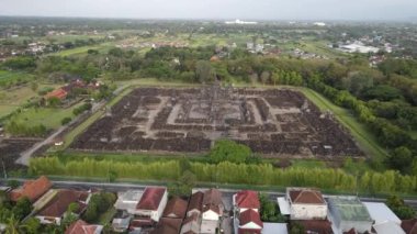 Endonezya 'daki Prambanan Hindu tapınağının bir parçası olan Candi Sewu Tapınağı' nın havadan görünüşü