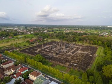 Endonezya 'daki Prambanan Hindu tapınağının bir parçası olan Candi Sewu Tapınağı' nın havadan görünüşü