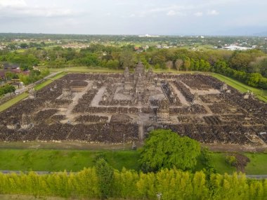 Endonezya 'daki Prambanan Hindu tapınağının bir parçası olan Candi Sewu Tapınağı' nın havadan görünüşü