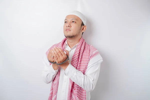 Pria Muslim Asia Yang Tampan Berdoa Kepada Tuhan — Stok Foto
