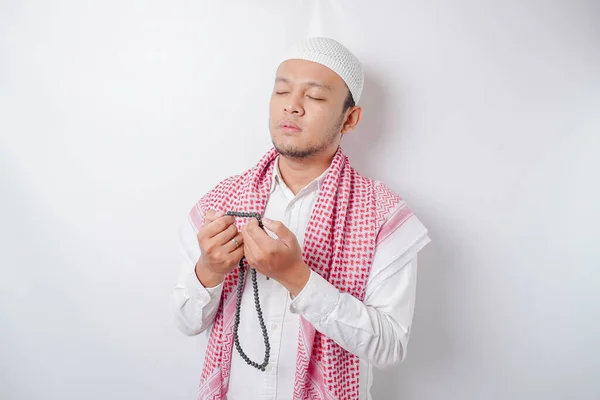 Pria Muslim Asia Yang Tampan Berdoa Kepada Tuhan — Stok Foto