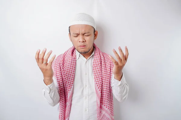 Asyalı Yakışıklı Müslüman Adam Tanrı Dua Ediyor — Stok fotoğraf