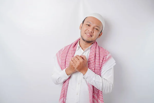Porträtt Fredlig Asiatisk Muslimsk Man Ler Och Känner Lättnad — Stockfoto
