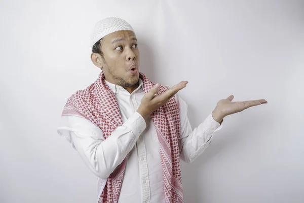 Pria Muslim Asia Terguncang Yang Menunjuk Ruang Fotokopi Sampingnya Terisolasi — Stok Foto