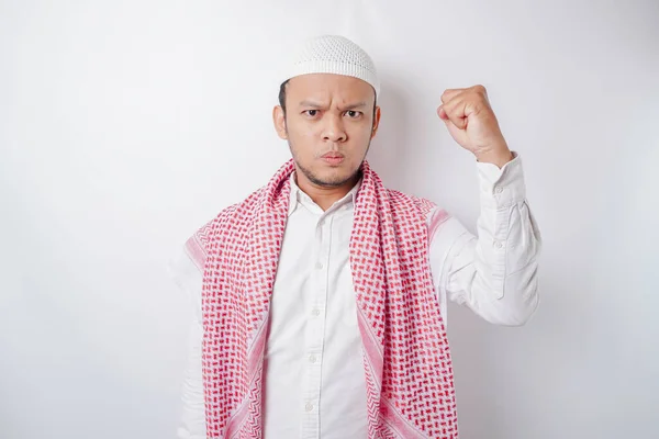 Junger Asiatischer Muslim Fühlt Sich Ernst Und Fokussiert Und Starrt — Stockfoto