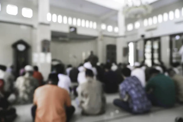 Fondo Borroso Hombres Islámicos Rezan Mezquita Viernes Reunión Mezquita —  Fotos de Stock