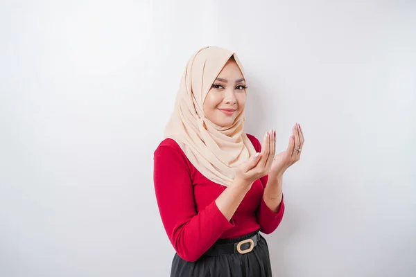 Happy Beautiful Asian Muslim Girl Wearing Headscarf Praying God — Stockfoto