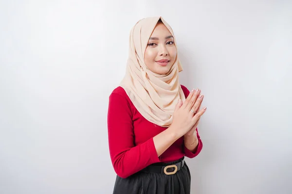 Porträtt Ung Vacker Muslimsk Kvinna Klädd Hijab Gesterande Eid Mubarak — Stockfoto