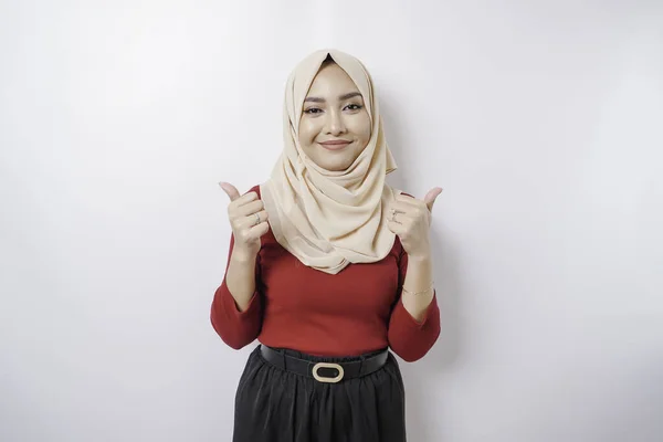 Excited Asian Woman Wearing Hijab Gives Thumbs Hand Gesture Approval — Stock Photo, Image