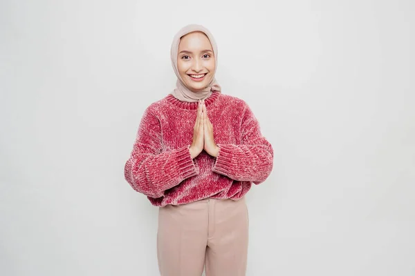Porträtt Ung Vacker Asiatisk Muslimsk Kvinna Bär Hijab Gest Eid — Stockfoto