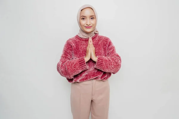 아름다운 아시아인 이슬람 히잡을 무바라크에게 인사하는 — 스톡 사진