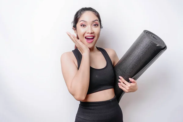 Scioccato Sportivo Donna Asiatica Indossa Abbigliamento Sportivo Possesso Yoga Mat — Foto Stock