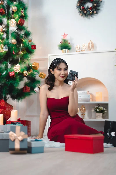 Portrait Pretty Young Girl Cozy Sit Holding Christmas Present Smiling — Stockfoto