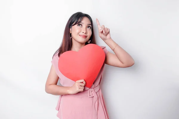 Portrait Smiling Asian Woman Holding Big Red Heart Symbol Pointing — Stock fotografie