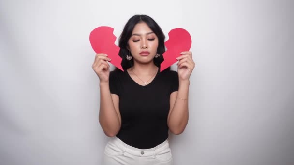 Belle Jeune Femme Asiatique Exprimé Tristesse Tout Tenant Cœur Brisé — Video