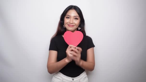 Glad Ung Asiatisk Kvinna Svart Skjorta Känner Romantiska Former Hjärta — Stockvideo