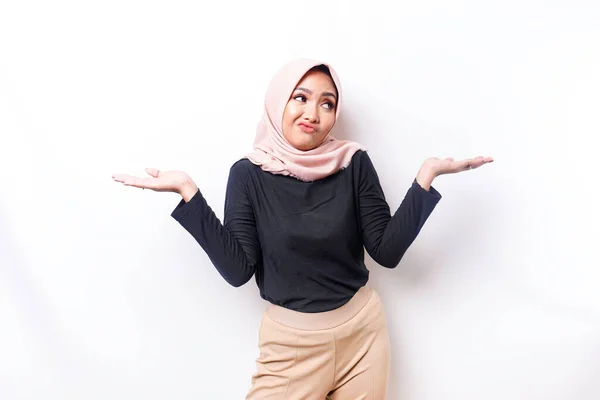 Thoughtful Young Asian Muslim Woman Wearing Hijab Looks Confused Choices — ストック写真