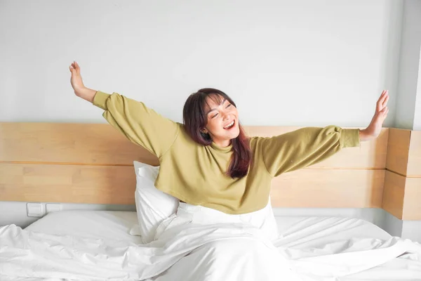 Retrato Belleza Mujer Asiática Feliz Despertar Despertar Cama Dormir Joven —  Fotos de Stock