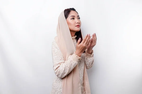Religious Beautiful Asian Muslim Girl Wearing Headscarf Praying God — Stockfoto